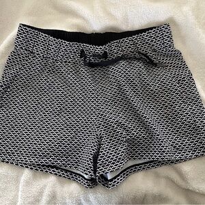 Lululemon women’s Speedup Short 2.5” Size 8